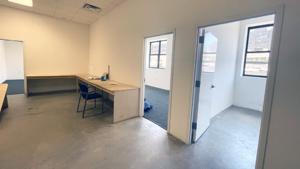 2337 Borden Ave, Long Island City, NY à louer - Photo intérieure – Image 2 sur 6