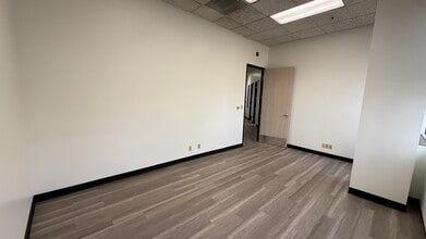 15901 Hawthorne Blvd, Lawndale, CA à louer Photo intérieure– Image 2 sur 2