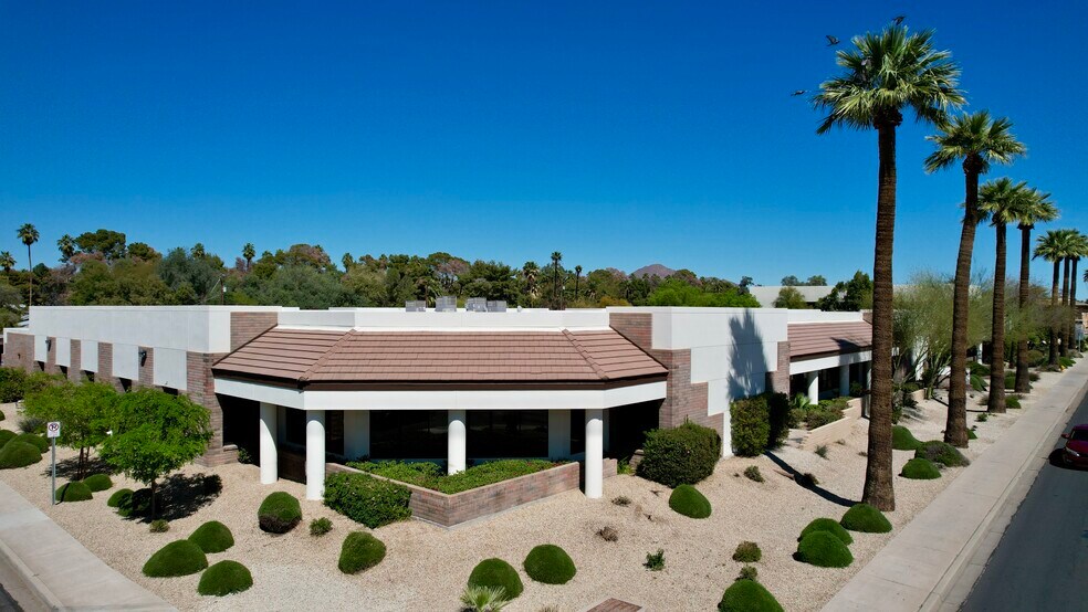 2602 E Thomas Rd, Phoenix, AZ à vendre - Photo de l’immeuble – Image 1 sur 5