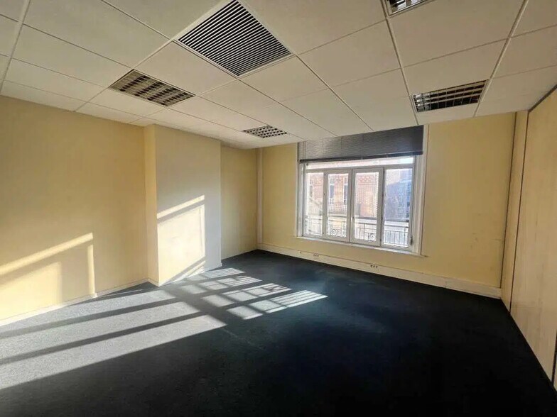 Bureau dans Lille à louer - Photo de l’immeuble – Image 1 sur 5