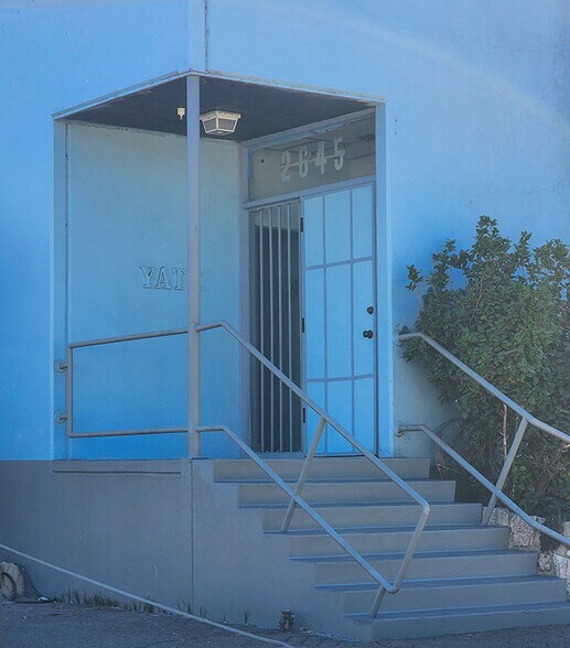 2645 Yates Ave, Commerce, CA à louer - Photo de l’immeuble – Image 3 sur 19