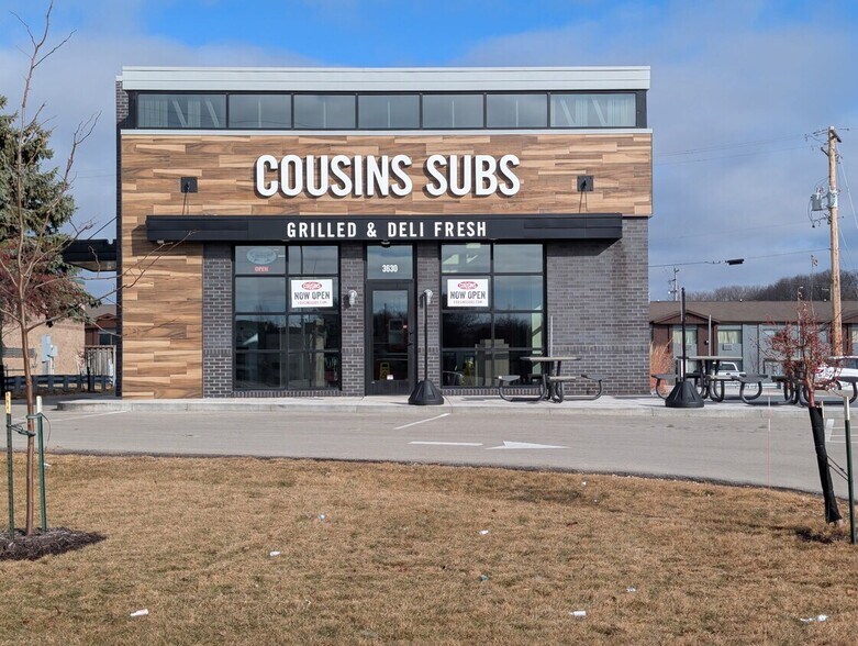 3626 W College Ave, Appleton, WI à vendre - Photo de l’immeuble – Image 2 sur 6