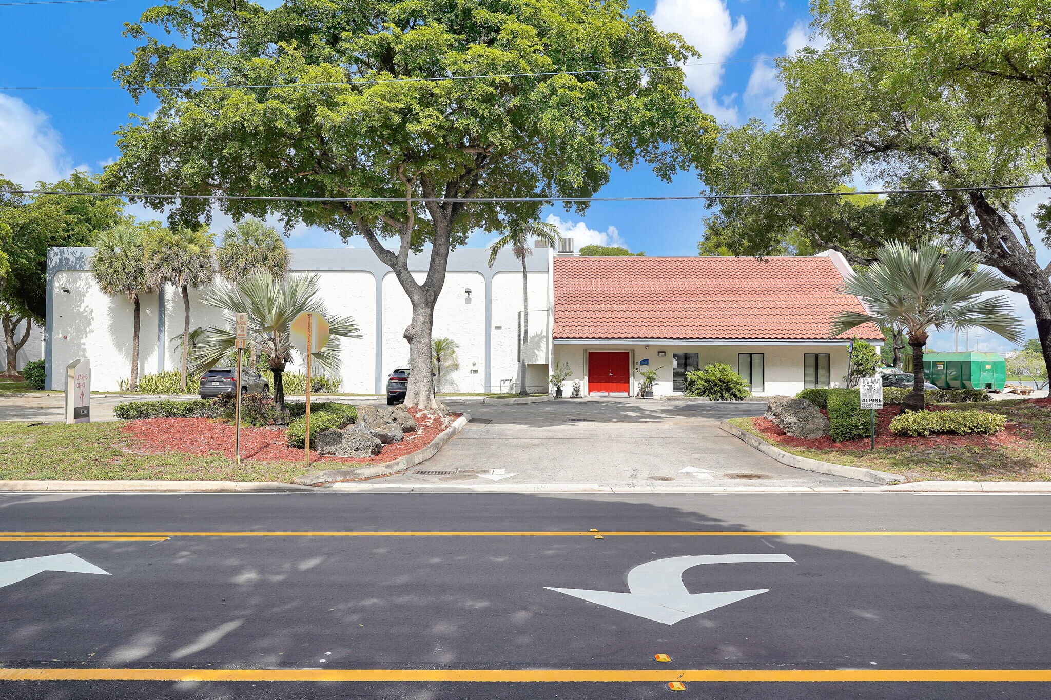 1400 NW 79th Ave, Miami, FL à vendre Photo de l’immeuble– Image 1 sur 22
