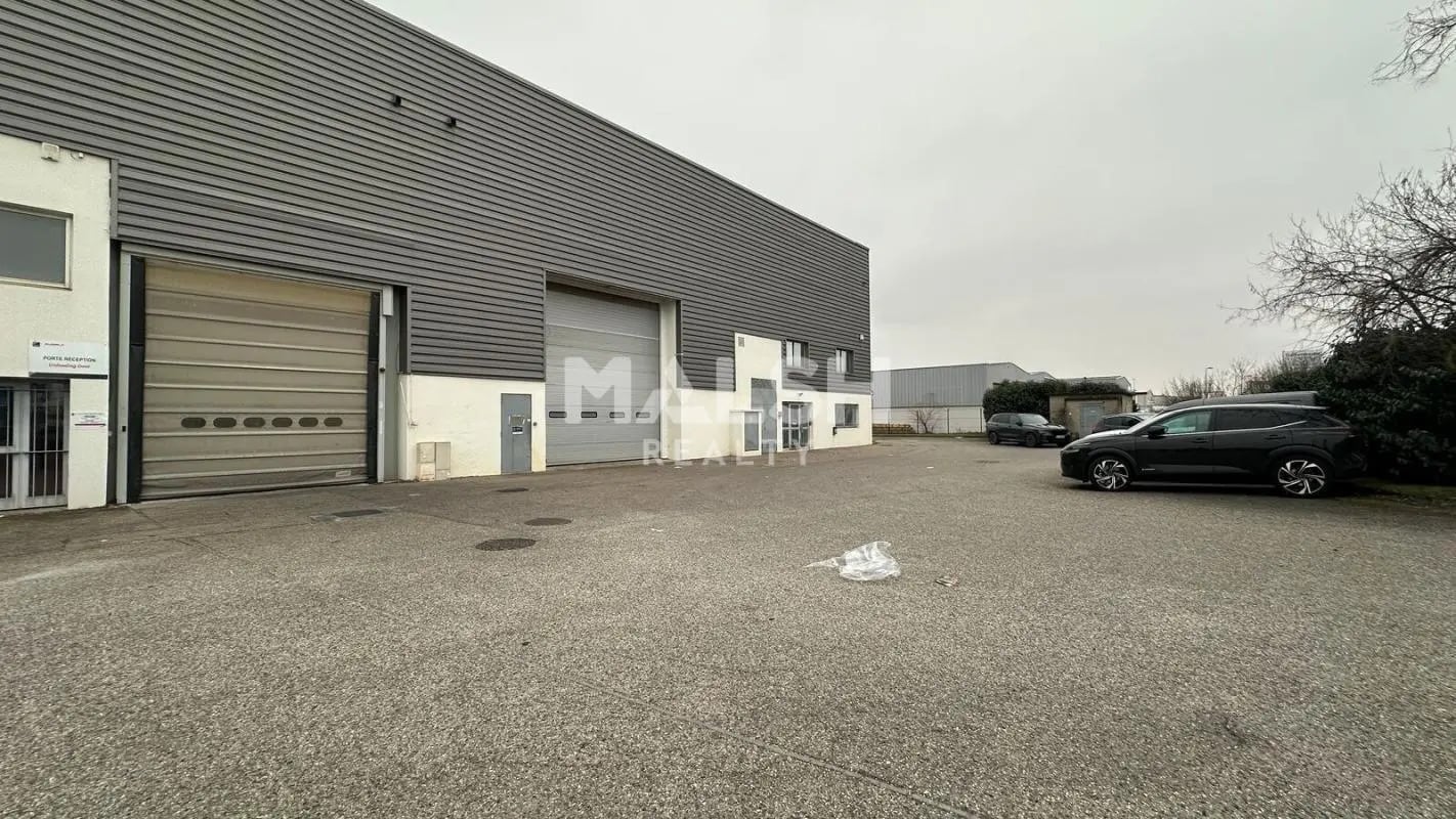 Bureau dans Chassieu à louer Photo de l’immeuble– Image 1 sur 13