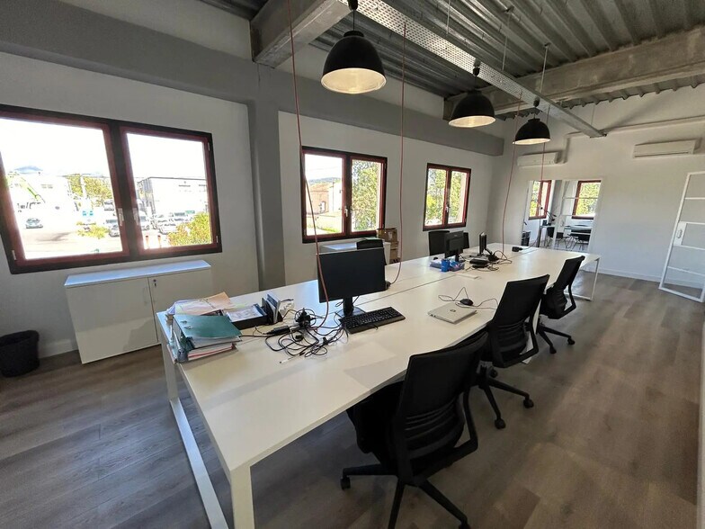 Bureau dans Aubagne à louer - Photo de l’immeuble – Image 2 sur 6