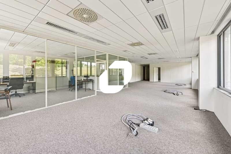 Bureau dans Roissy-en-France à louer - Photo intérieure – Image 2 sur 15