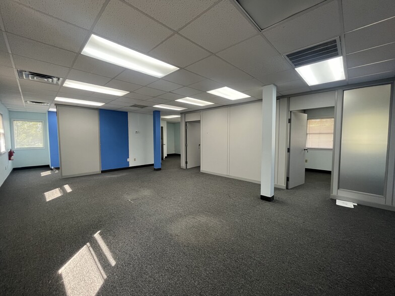 431 Cranbury Rd, East Brunswick, NJ à louer - Photo intérieure – Image 2 sur 13