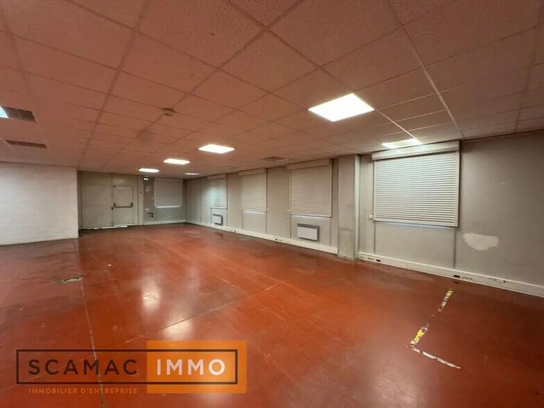 Local d'activités dans Ris-Orangis à vendre - Photo de l’immeuble – Image 2 sur 16