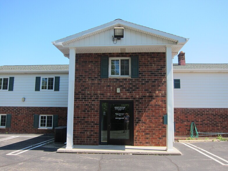 630 S Green Bay Rd, Neenah, WI à louer - Photo de l’immeuble – Image 2 sur 30