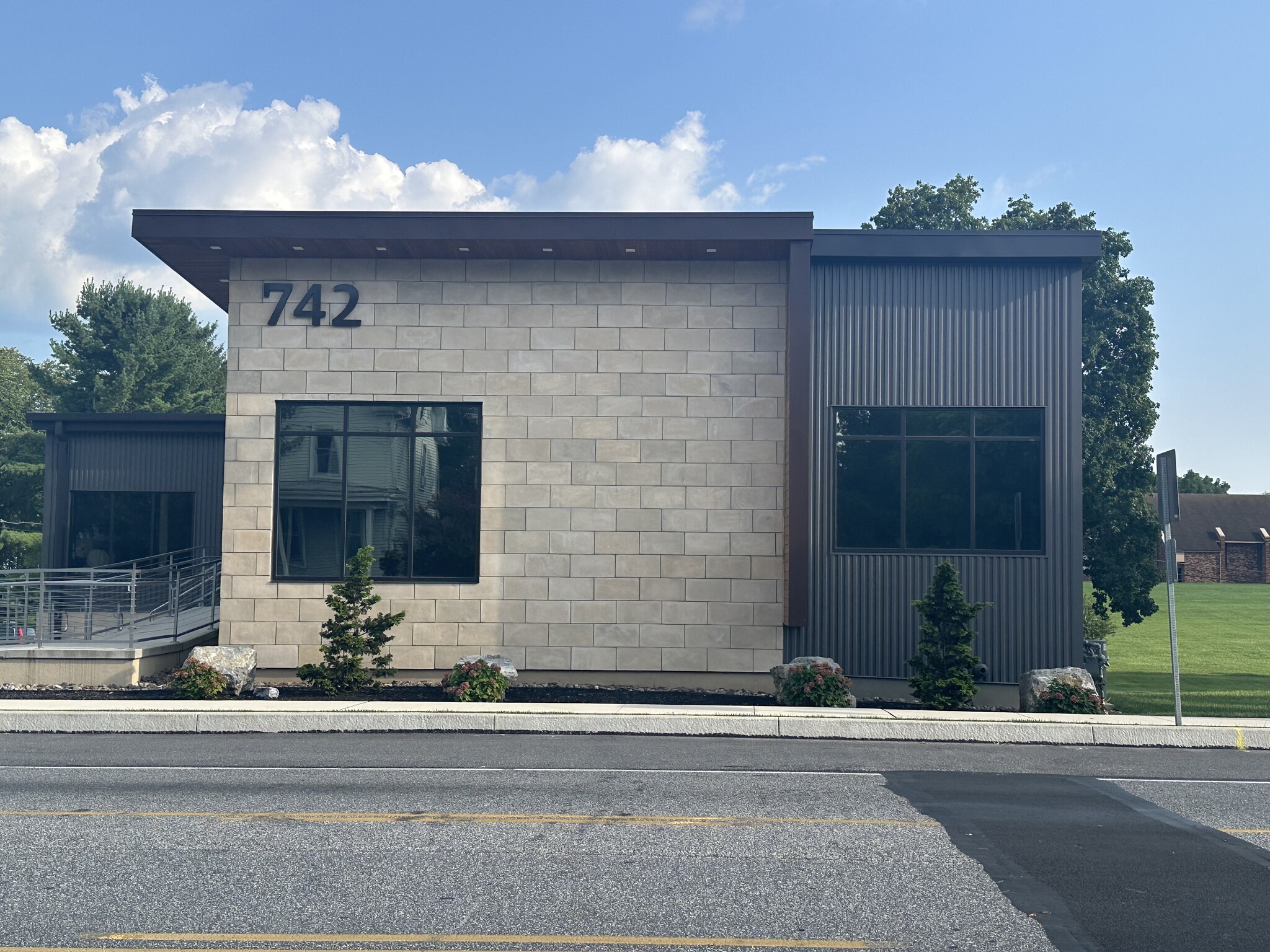 742 E Main St, Annville, PA à louer Photo de l’immeuble– Image 1 sur 5
