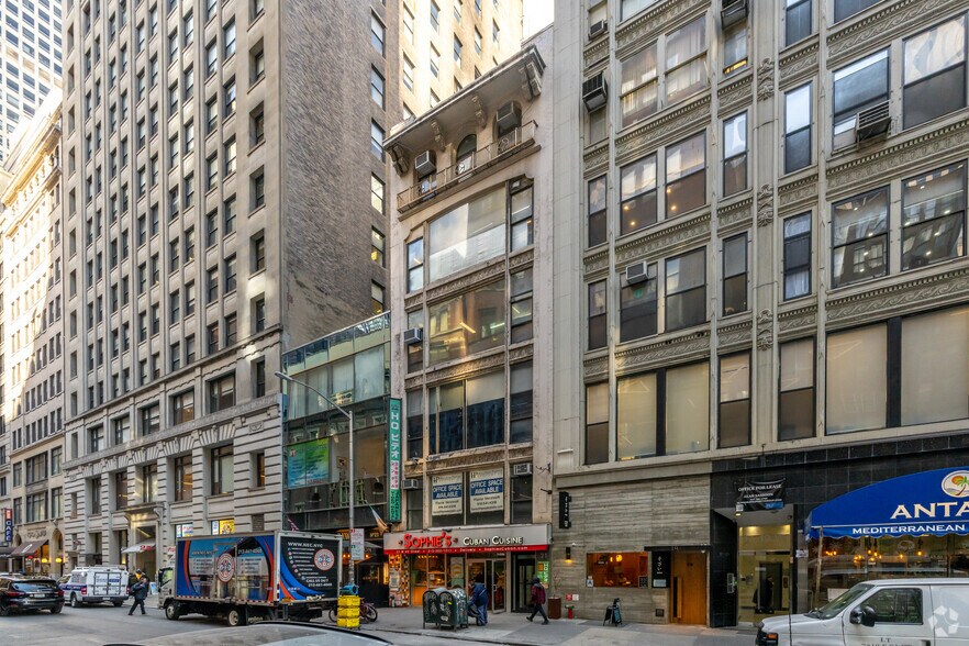 21 W 45th St, New York, NY à vendre - Photo de l’immeuble – Image 3 sur 9