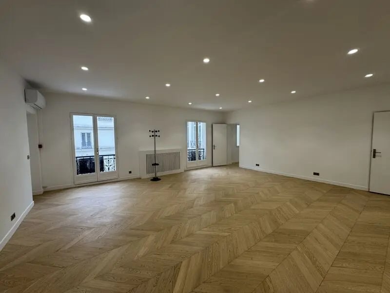 Bureau dans Paris à vendre Photo de l’immeuble– Image 1 sur 8