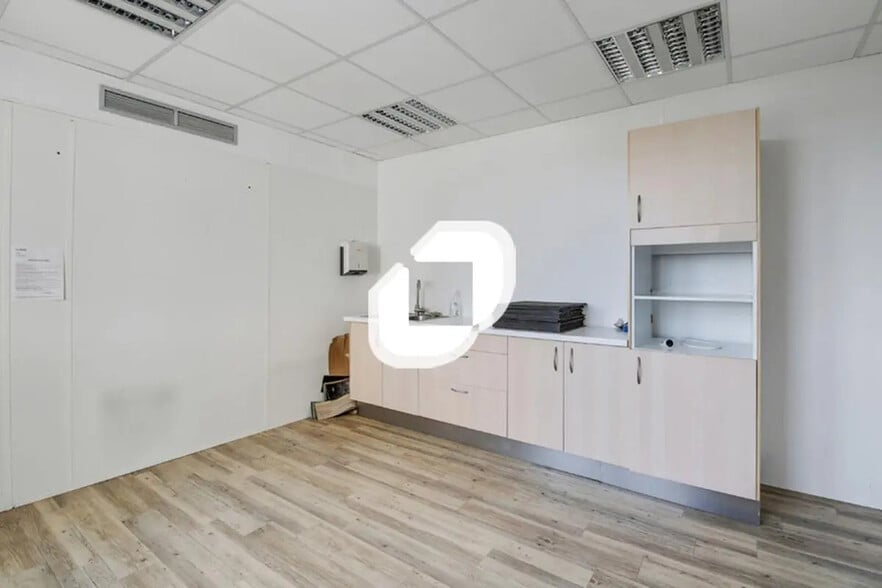 Bureau dans Charenton-le-Pont à louer - Photo intérieure – Image 2 sur 10