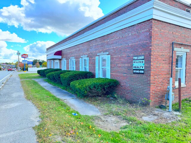 676 Broadway, Bangor, ME à louer - Photo de l’immeuble – Image 3 sur 20