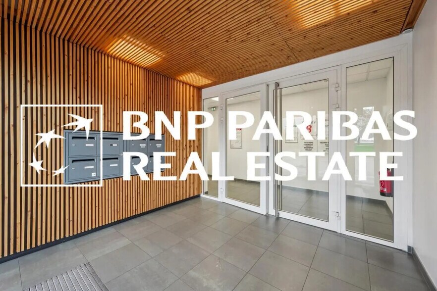 Bureau dans Marignane à louer - Hall d’entrée – Image 3 sur 22