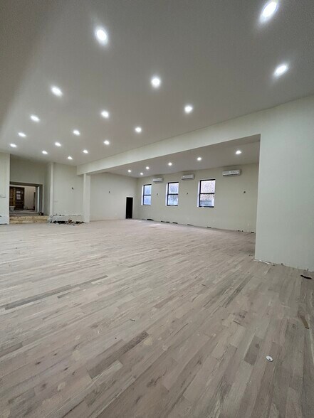 2261 Bragg St, Brooklyn, NY à vendre - Photo de l’immeuble – Image 3 sur 8