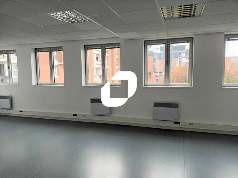 10 Place Salvador Allende, Villeneuve-d'Ascq à louer - Photo de l’immeuble – Image 2 sur 12