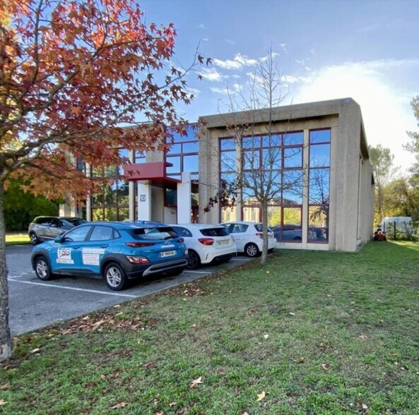 2576 Route De Valbrillant, Meyreuil à louer - Photo de l’immeuble – Image 3 sur 7