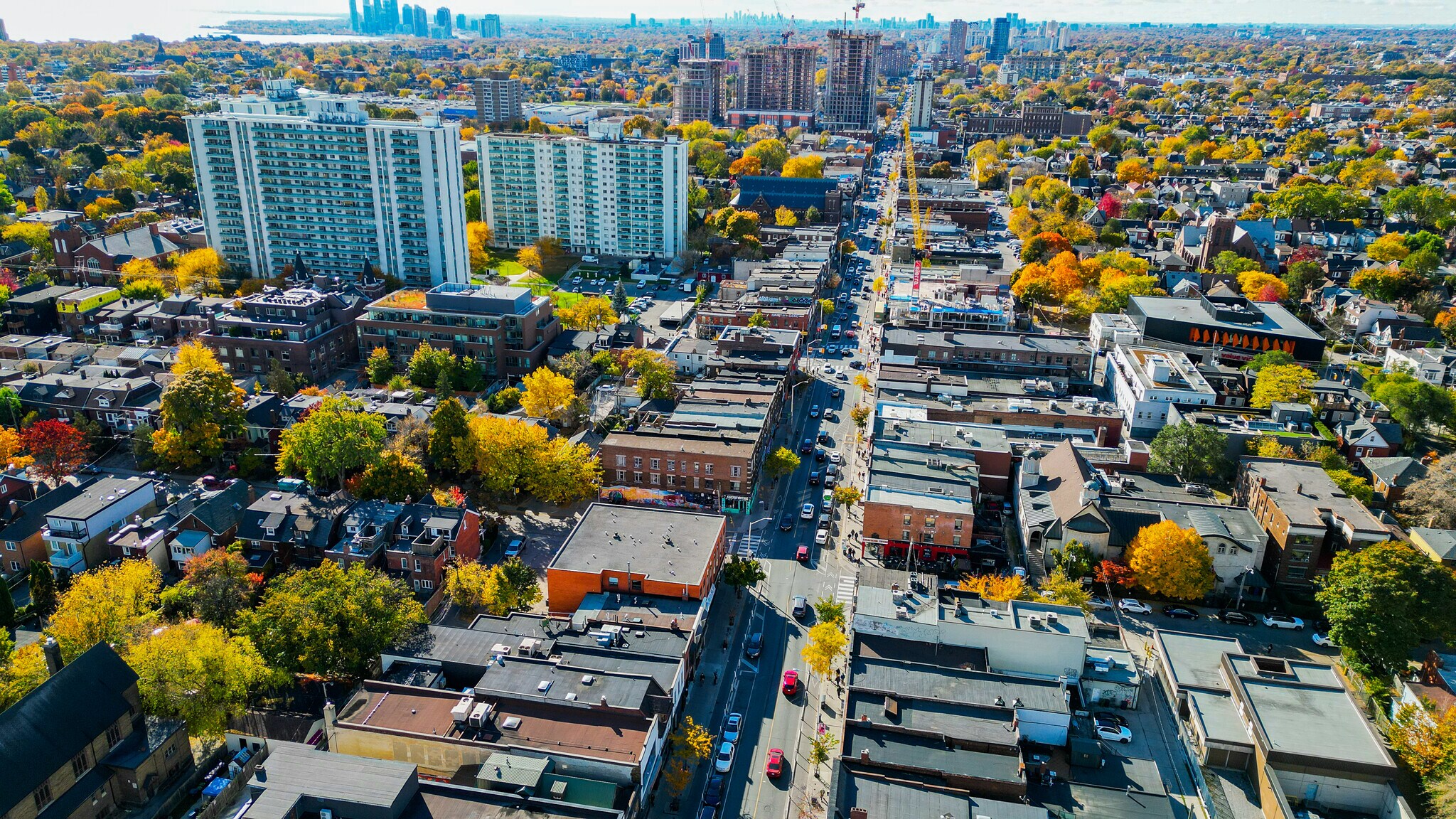 955-957 Bloor St W, Toronto, ON portefeuille de 2 biens à vendre sur LoopNet.fr Photo de l’immeuble– Image 1 sur 4