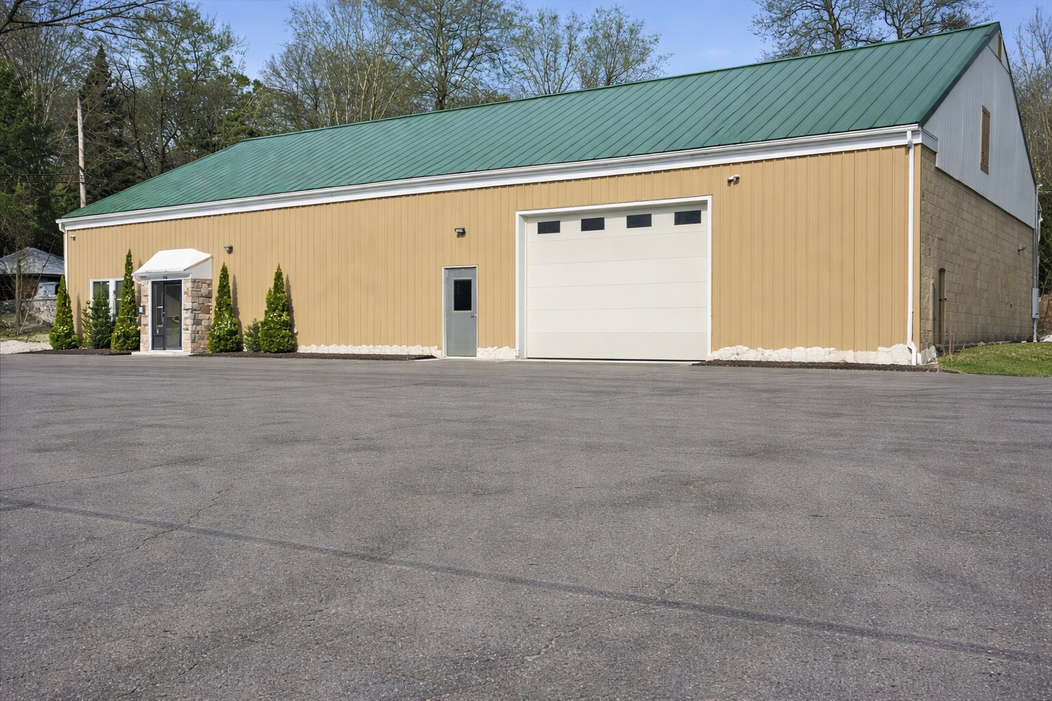 210 Main St, Leicester, MA à vendre Photo principale– Image 1 sur 25