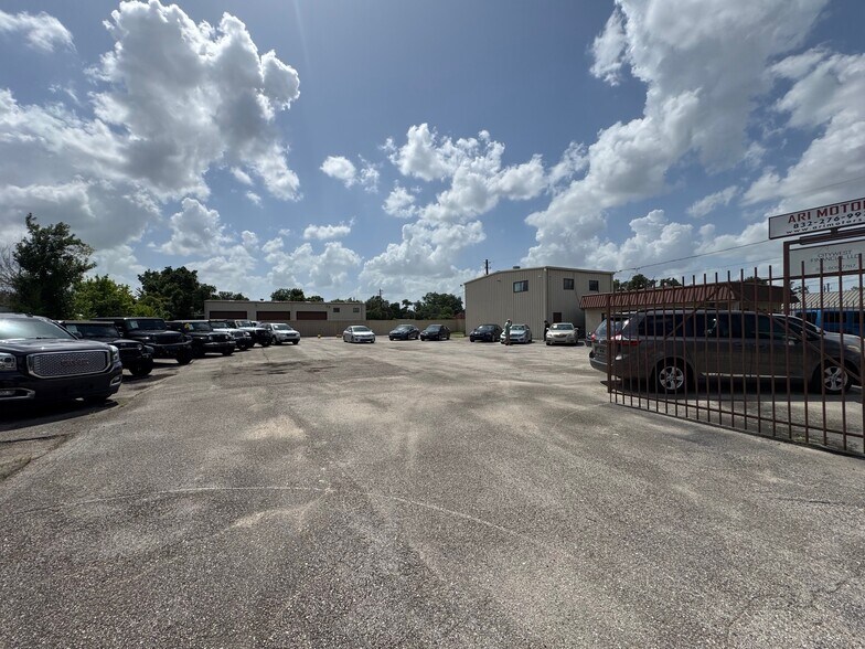 6825 N Shepherd Dr, Houston, TX à louer - Photo de l’immeuble – Image 3 sur 20