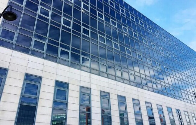 Plus de détails pour 8 Rue Eugène Et Armand Peugeot, Rueil-Malmaison - Bureau à louer
