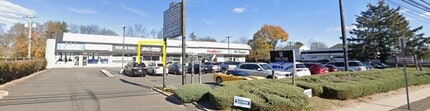 135 W Jericho Tpke, Huntington Station, NY à louer Photo principale– Image 1 sur 4