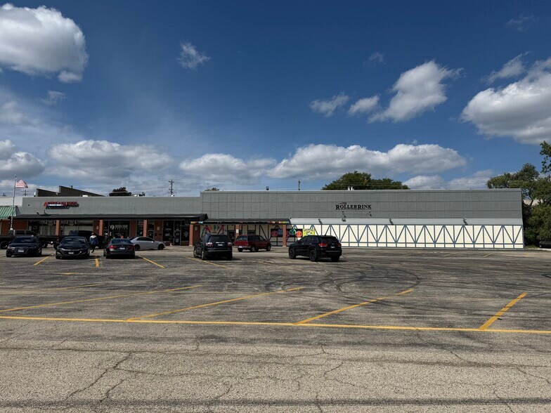 Seymour Ave, Mundelein, IL à louer - Photo de l’immeuble – Image 2 sur 4