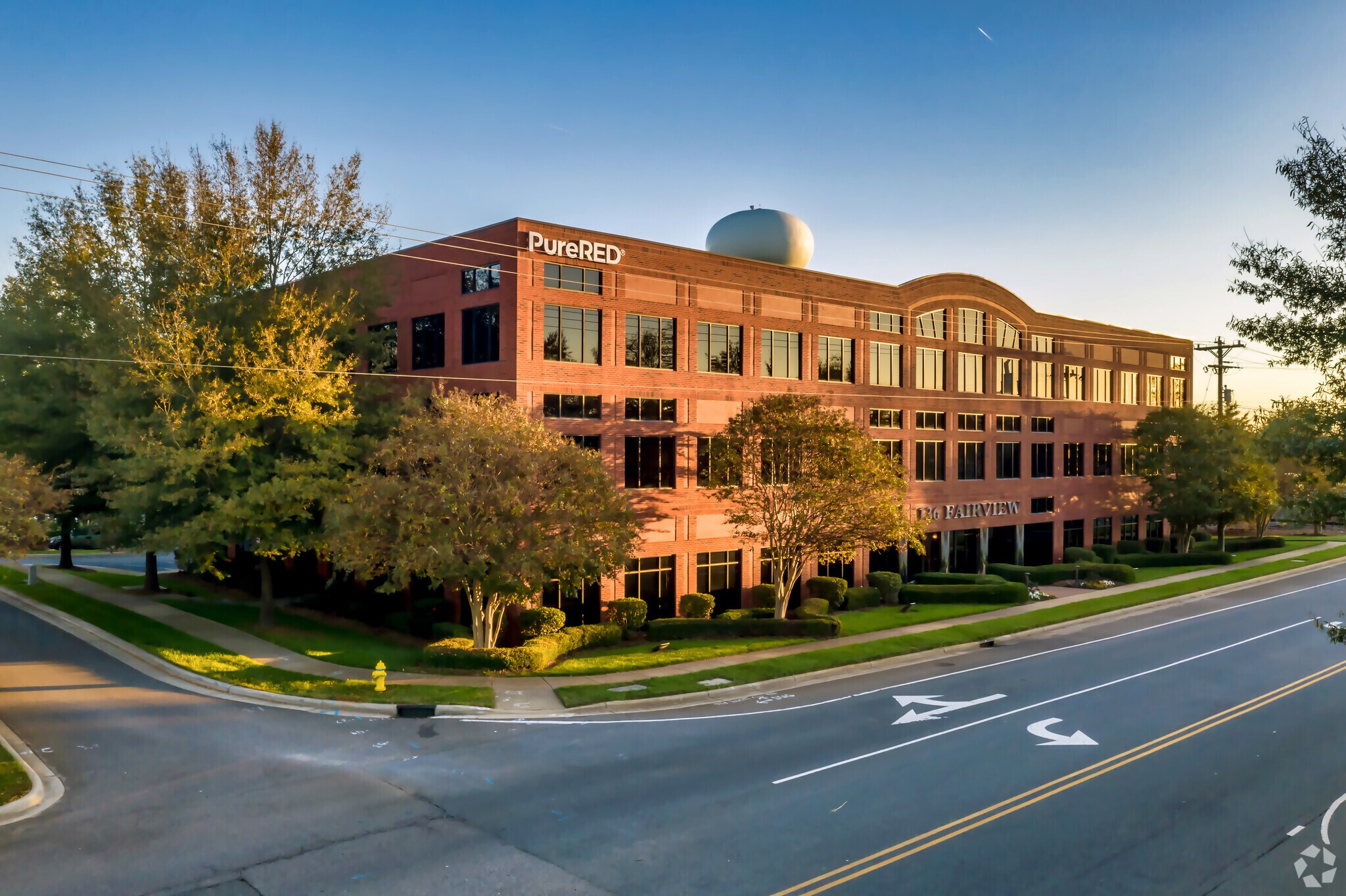 136 Fairview Rd, Mooresville, NC à louer Photo principale– Image 1 sur 6