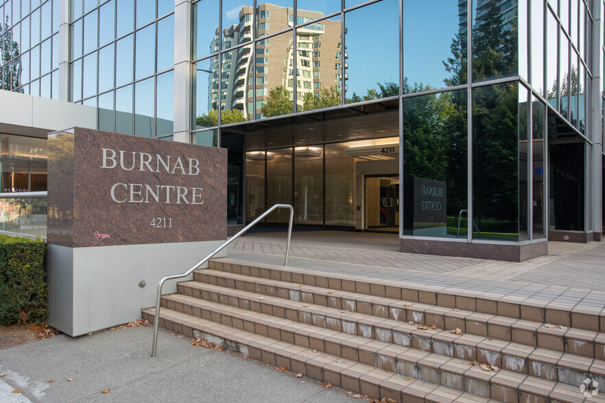 4211 Kingsway, Burnaby, BC à louer - Photo de l’immeuble – Image 1 sur 7