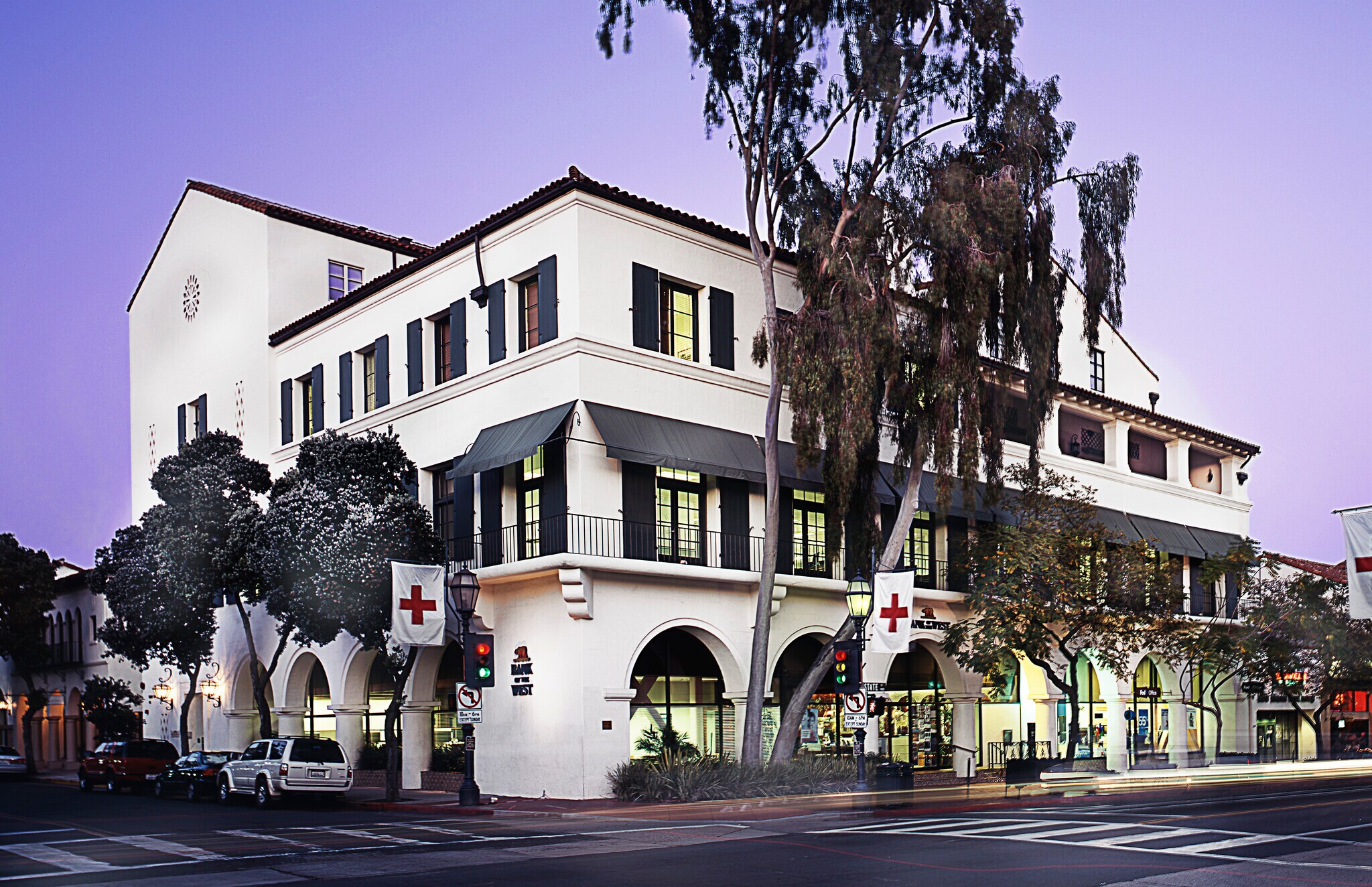 8 E Figueroa St, Santa Barbara, CA à louer Photo de l’immeuble– Image 1 sur 4