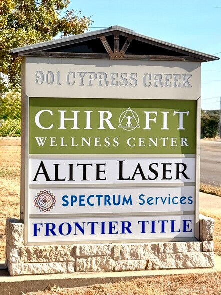 901 Cypress Creek Rd, Cedar Park, TX à vendre - Photo de l’immeuble – Image 2 sur 12