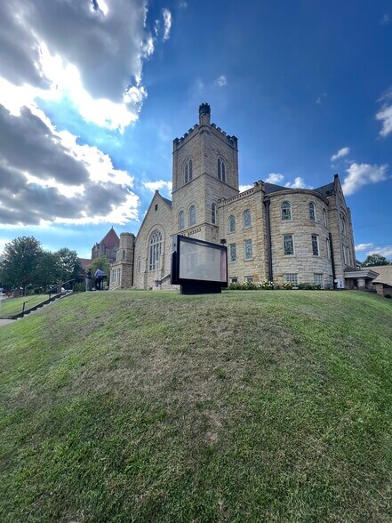 486 S Graham St, Pittsburgh, PA à vendre - Photo principale – Image 1 sur 38