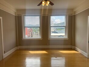 306 W Main St, Frankfort, KY à louer Photo intérieure– Image 1 sur 10