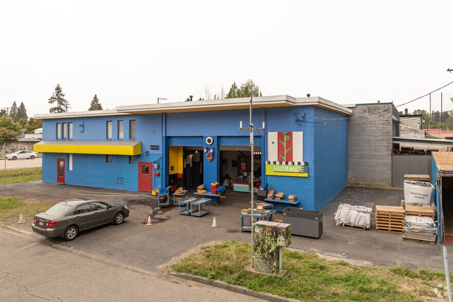 6893 Hastings St, Burnaby, BC à louer - Photo de l’immeuble – Image 2 sur 3
