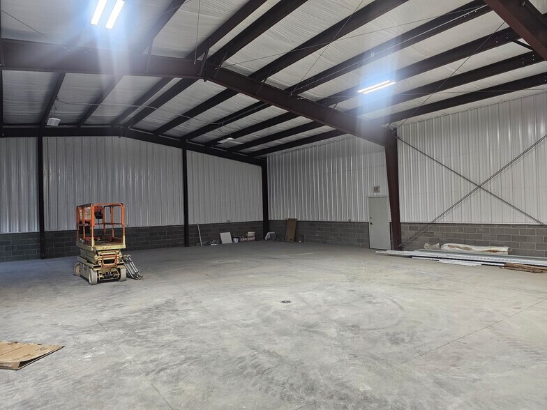 2740 Old Austin Peay Hwy, Memphis, TN à louer - Photo de l’immeuble – Image 3 sur 12