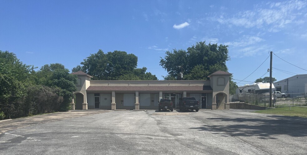 9516 W Camp Bowie, Fort Worth, TX à louer - Photo de l’immeuble – Image 2 sur 3
