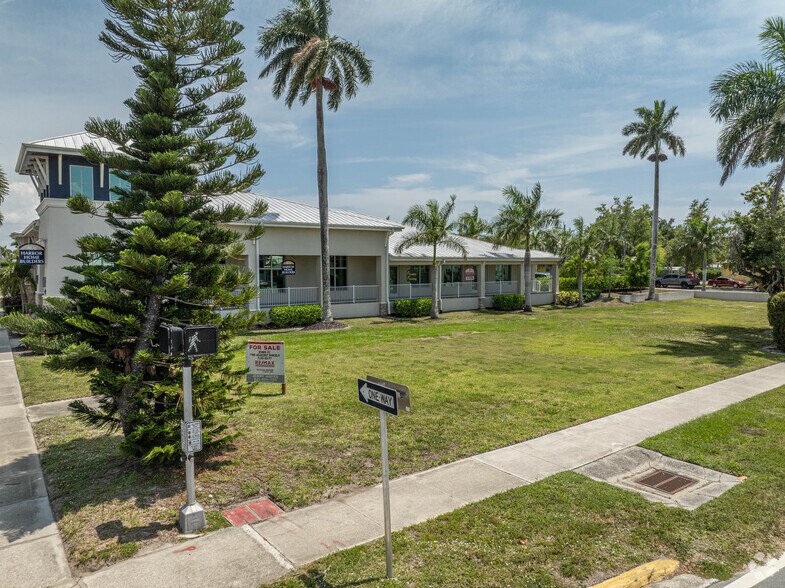 401 Cross St, Punta Gorda, FL à vendre - Photo principale – Image 1 sur 2