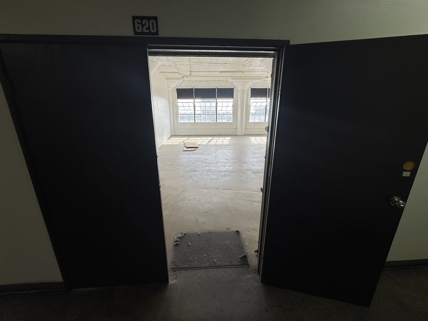 1048 Santee St, Los Angeles, CA à louer Photo intérieure– Image 1 sur 8