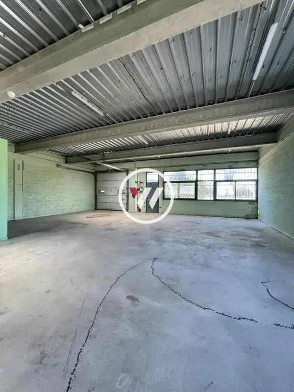 Plus de détails pour Local d'activités à louer