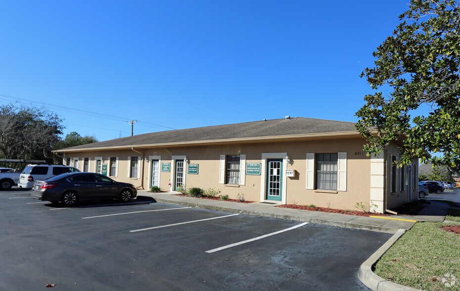 8911 Regents Park Dr, Tampa, FL à louer - Photo principale – Image 1 sur 4