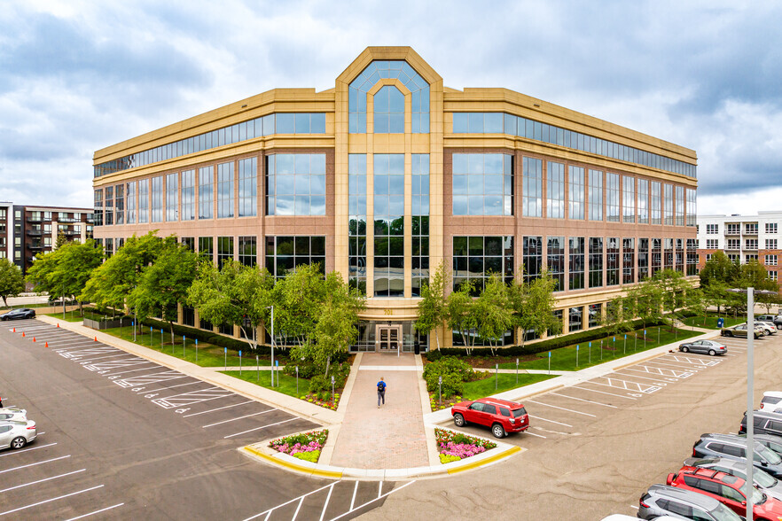 701 S Xenia Ave, Golden Valley, MN à louer - Photo de l’immeuble – Image 1 sur 24