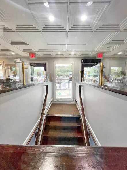 422 N Center St, Northville, MI à vendre - Photo intérieure – Image 2 sur 10