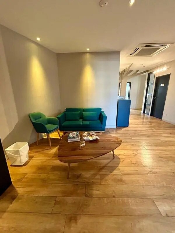 Bureau dans Le Pontet à louer Photo intérieure– Image 1 sur 13