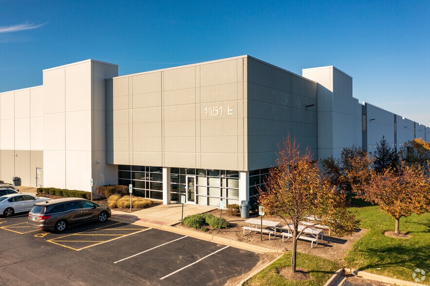 1151 E Laraway Rd, Joliet, IL à louer - Photo de l’immeuble – Image 1 sur 7