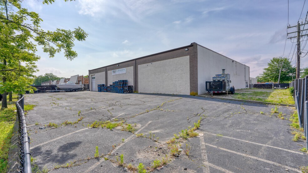 840 S 1st St, Ronkonkoma, NY à vendre - Photo de l’immeuble – Image 3 sur 7