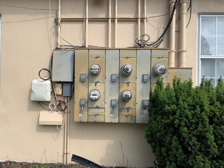 207 Bayshore Rd, Deer Park, NY à louer - Photo de l’immeuble – Image 2 sur 8