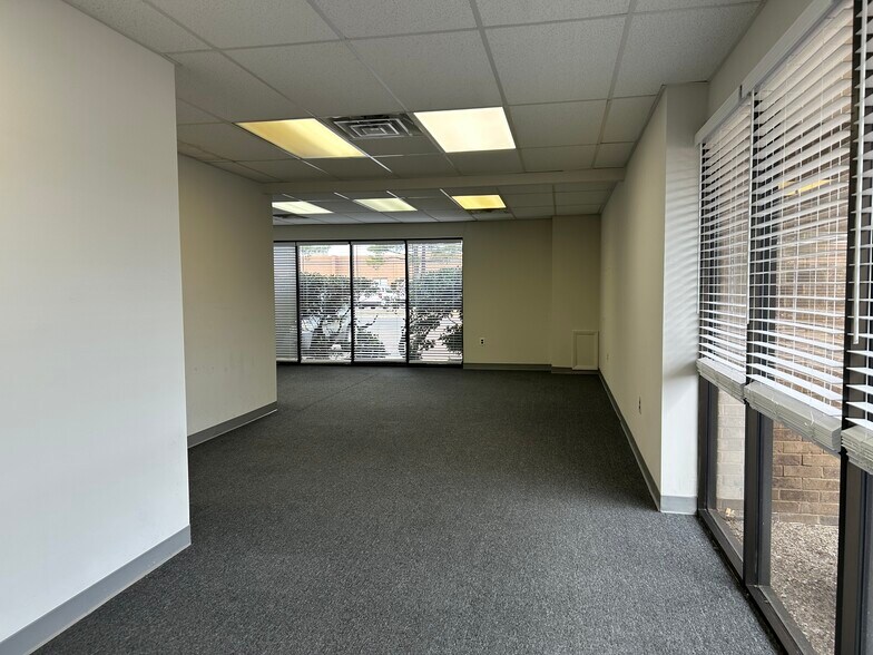 7905 Browning Rd, Pennsauken, NJ à louer - Photo de l’immeuble – Image 3 sur 11