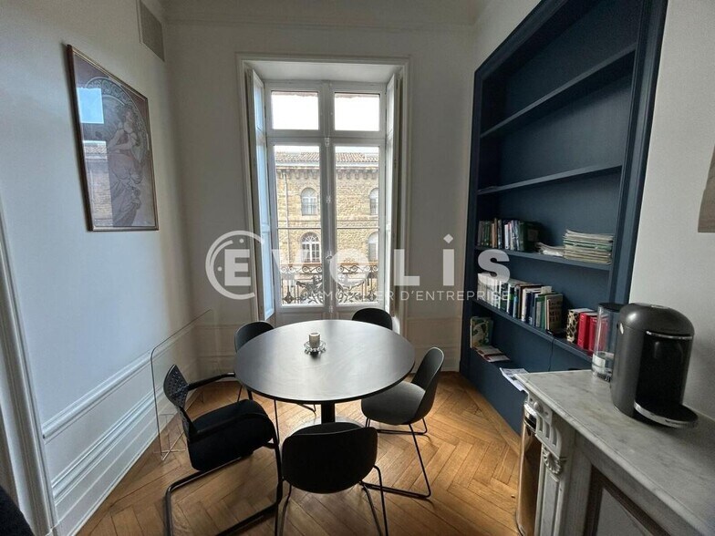 Bureau dans Bordeaux à louer - Photo de l’immeuble – Image 2 sur 8