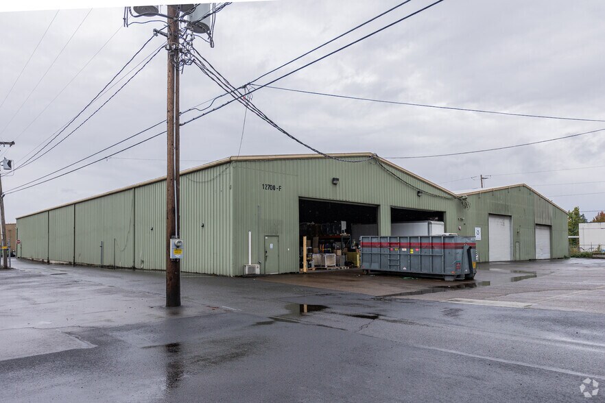12700 SW Hall Blvd, Tigard, OR à louer - Photo principale – Image 1 sur 6